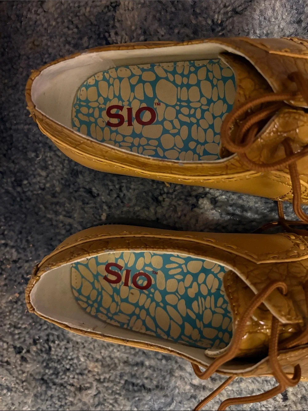 Men's Croc-Embossed Tan Lace-Up Derby Shoes